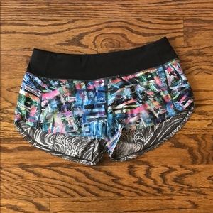 Lululemon size 4 speed up shorts EUC